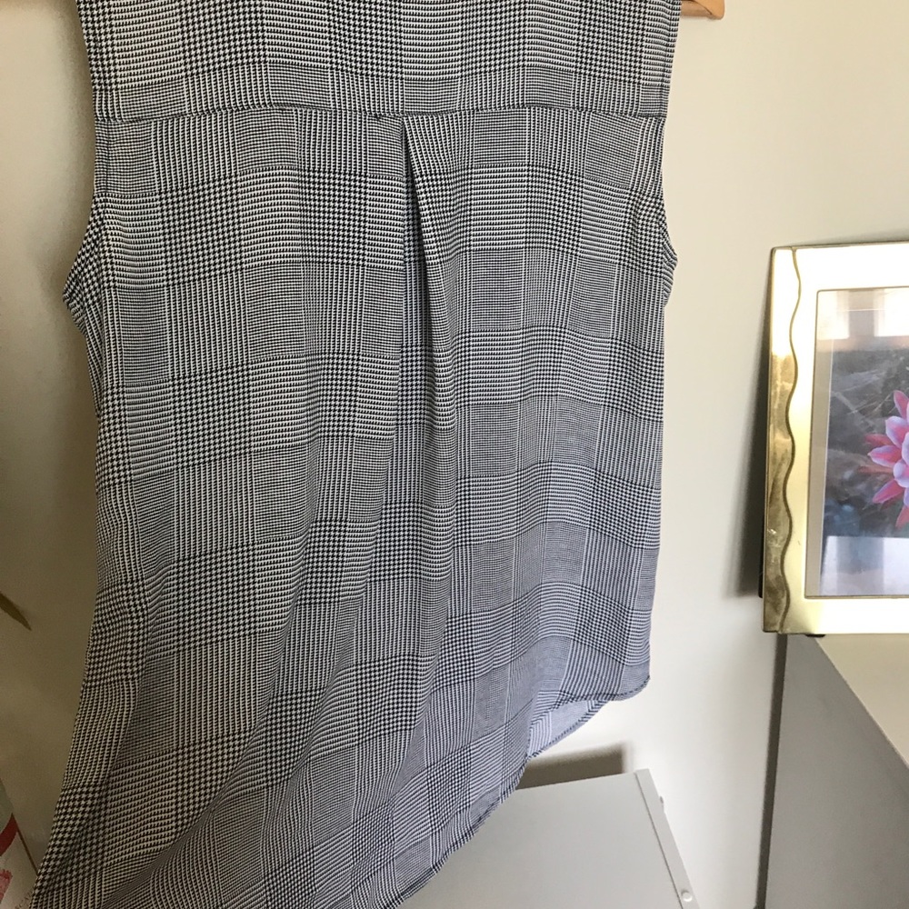 Ruffle button down tank top. - Picture 5 of 7